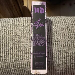Urban Decay All Nighter Long Lasting Makeup Setting Spray - Black and Purple